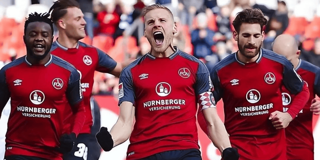 沙尔克04客场战平云达不莱梅，保住争冠关键一分