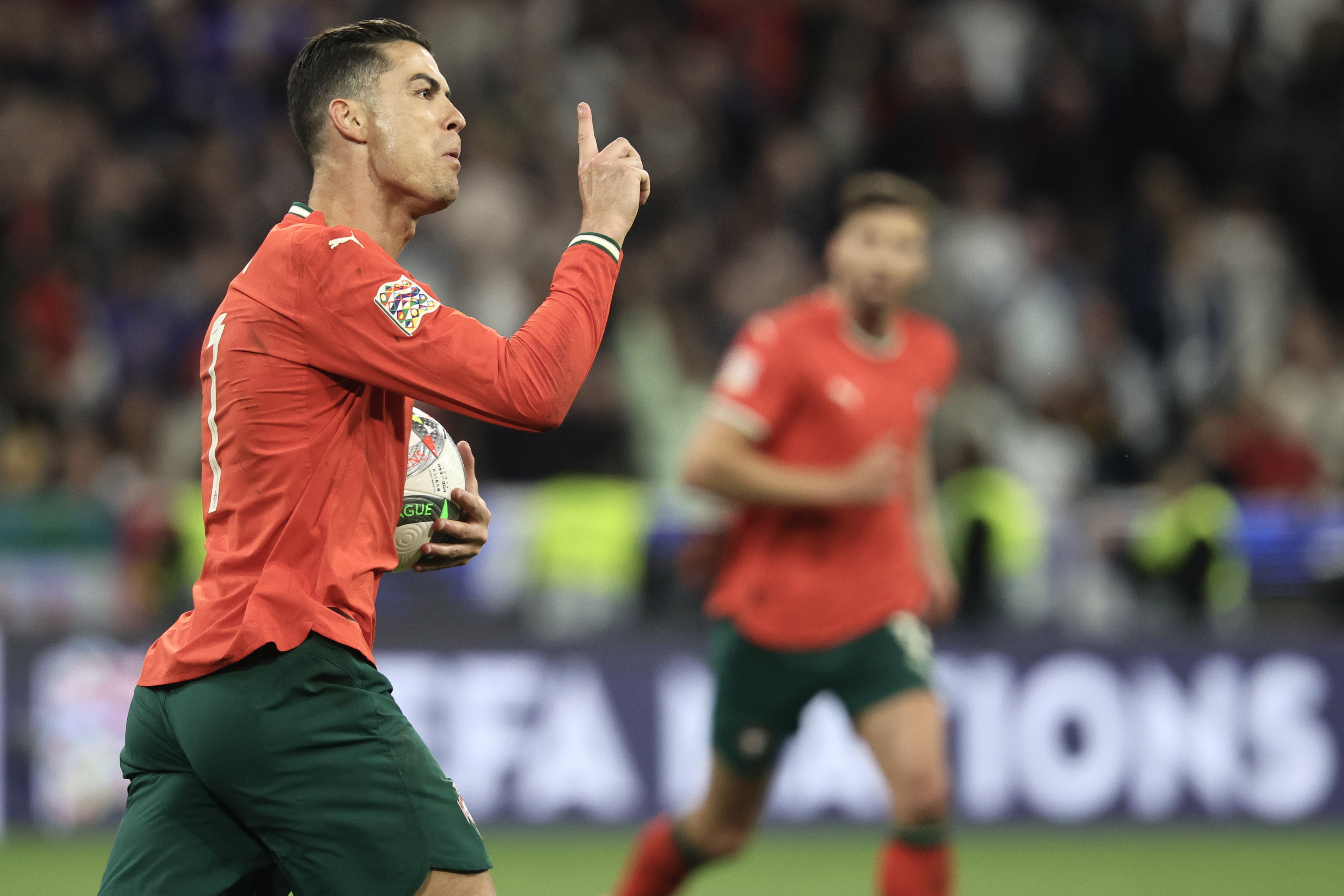 关于葡萄牙队憾负对手，悬念半决赛晋级名额的信息