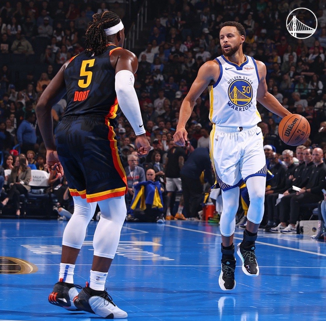 勇士主场险胜雷霆取得连胜