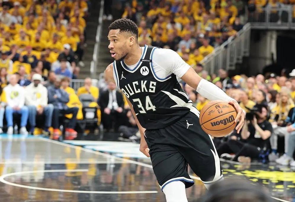 开拓者大胜雄鹿,保持主场不败的简单介绍 开拓者大胜雄鹿,保持主场不败的简单介绍