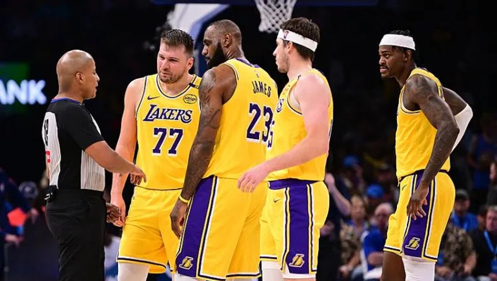 包含湖人遭遇三连败,面临危机的词条 包含湖人遭遇三连败,面临危机的词条