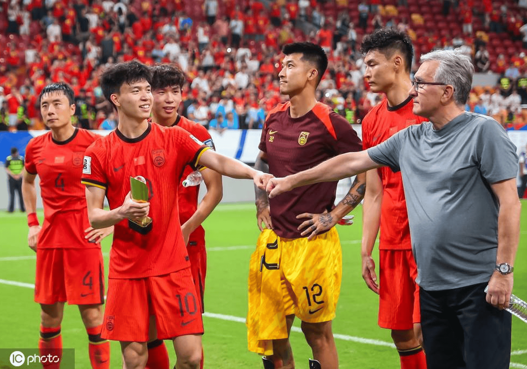 关于向前进军!国家足球队晋级决赛的信息 关于向前进军!国家足球队晋级决赛的信息