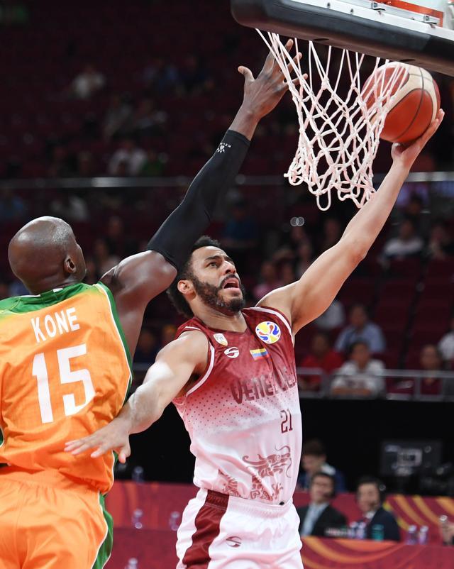 委内瑞拉队逆袭挫败科特迪瓦队,晋级 委内瑞拉队逆袭挫败科特迪瓦队,晋级