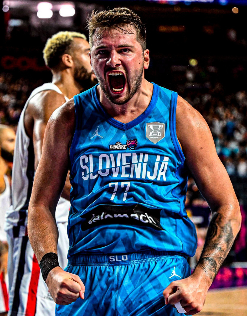 包含斯洛文尼亚篮球锦标赛半决赛胜者诞生的词条