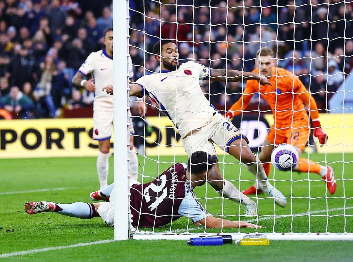 关于切尔西主场轻取南安普顿，升至次席位置的信息