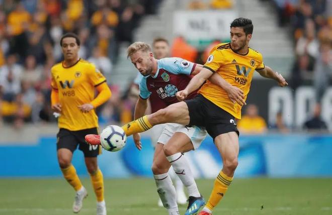 包含伯恩利主场击败狼队，主场气势强劲的词条